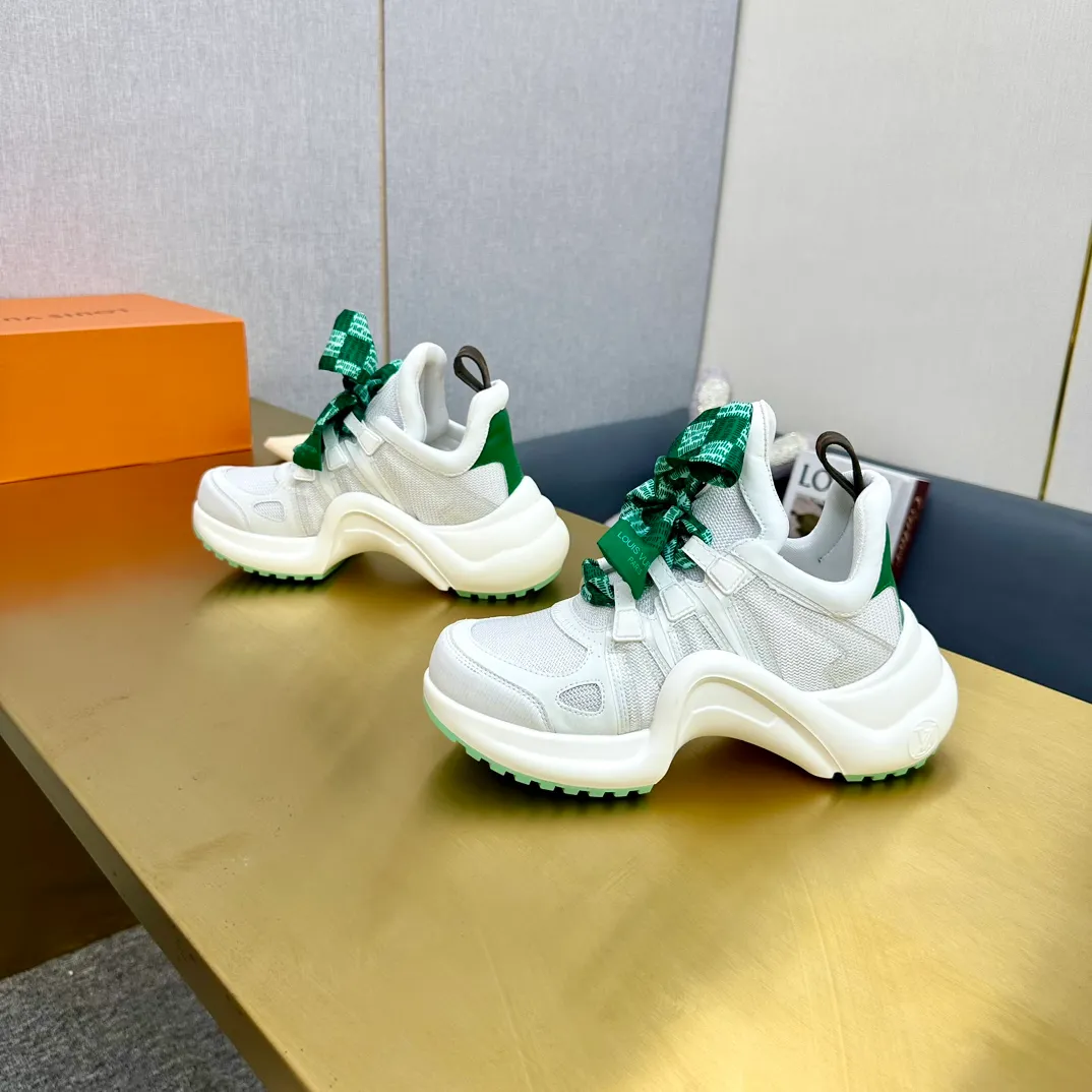 👟👟Ex-factory price 760👟👟LV donkey brand casual sports dad shoes. The bold and avant-garde design➕the distinctive wavy outsole is charming in the entire fashion circle. It is synonymous with new trends and trends. It is to be called the coolest casual sports shoe in history. Whoever wears it will become the most handsome person who turns heads. The height of the heel is about 5.5cm, and the heel is about 8mm.  🌸Imported fabrics🐂leather➕Imported🐐leather➕Imported T👟👟Ex-factory price U splicing 🌸Inner lining imported mesh fabric➕Cowhide lining Outsole vacuum foaming and T👟👟Ex-factory price U combination 🌸 Size women's size 35-41